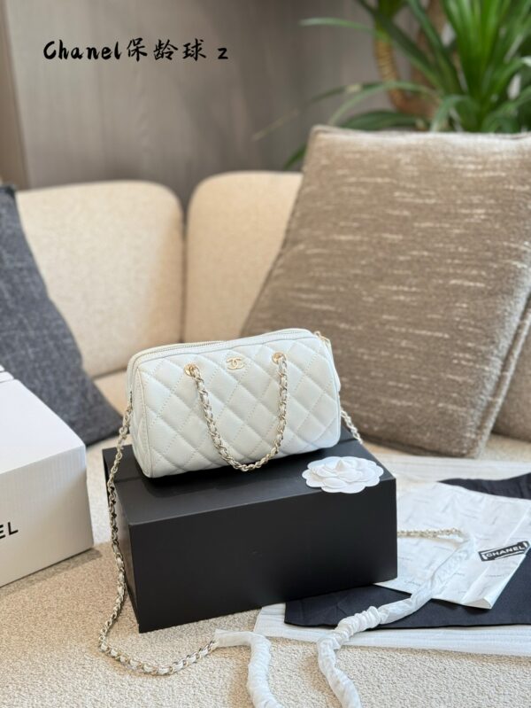 Chanel 25P bowling bag (white)