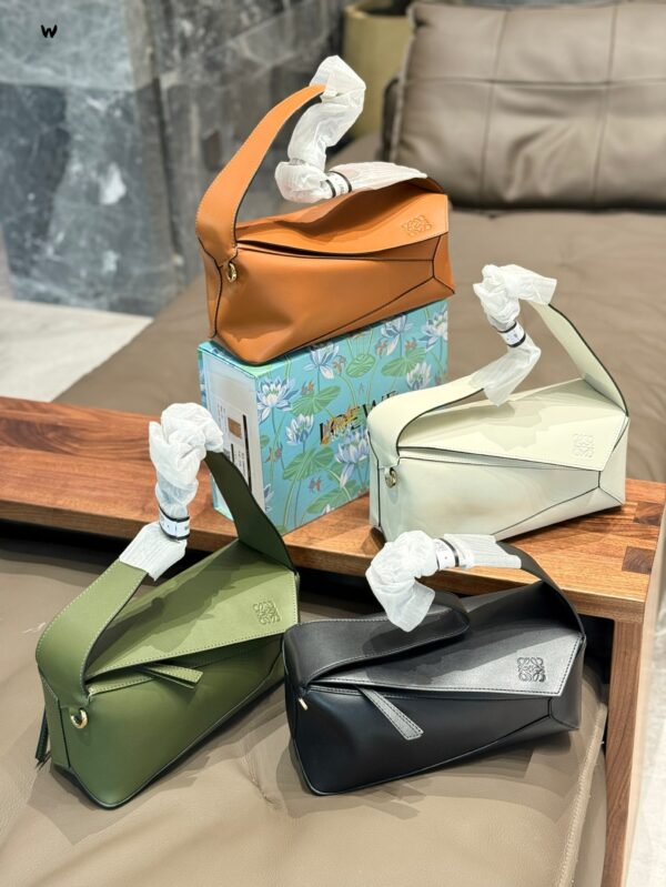 Loewe~Classic black retro style (please contact customer service for ordering color)